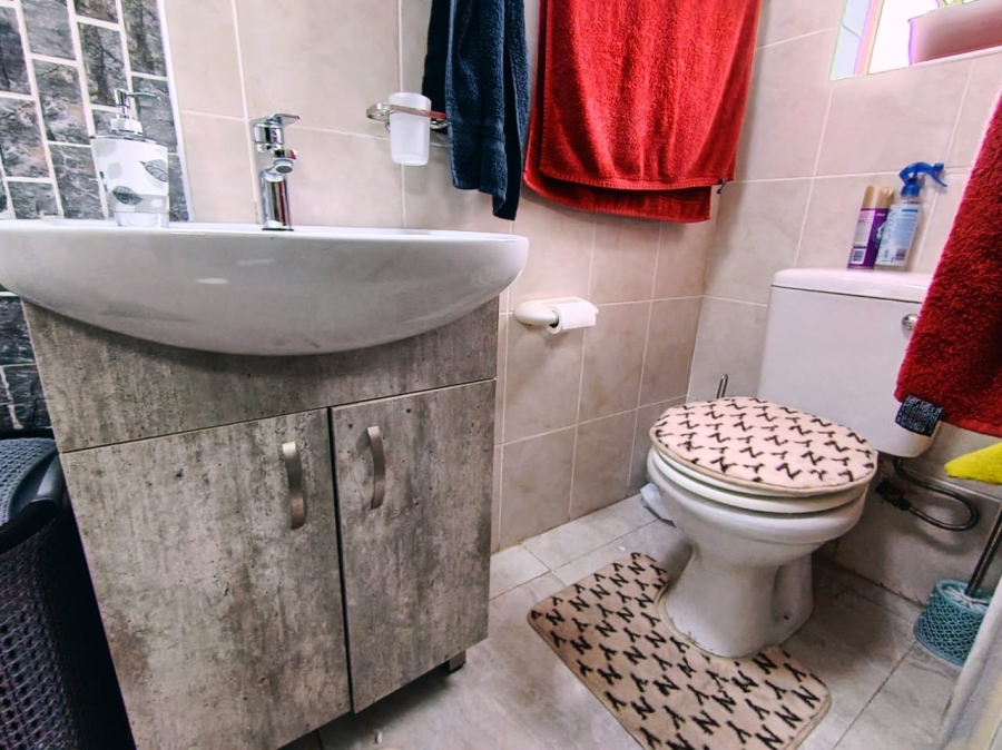 2 Bedroom Property for Sale in Heiderand Western Cape